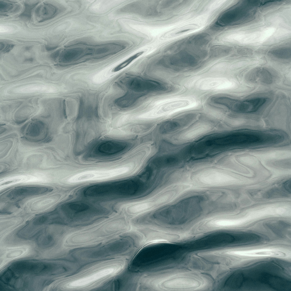 Wasseroberfläche mit leichten Wellen